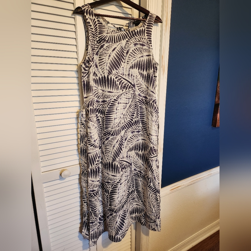 Tahari 100% linen like new women Floral Palm Print Dress Summer Beach. Size .S